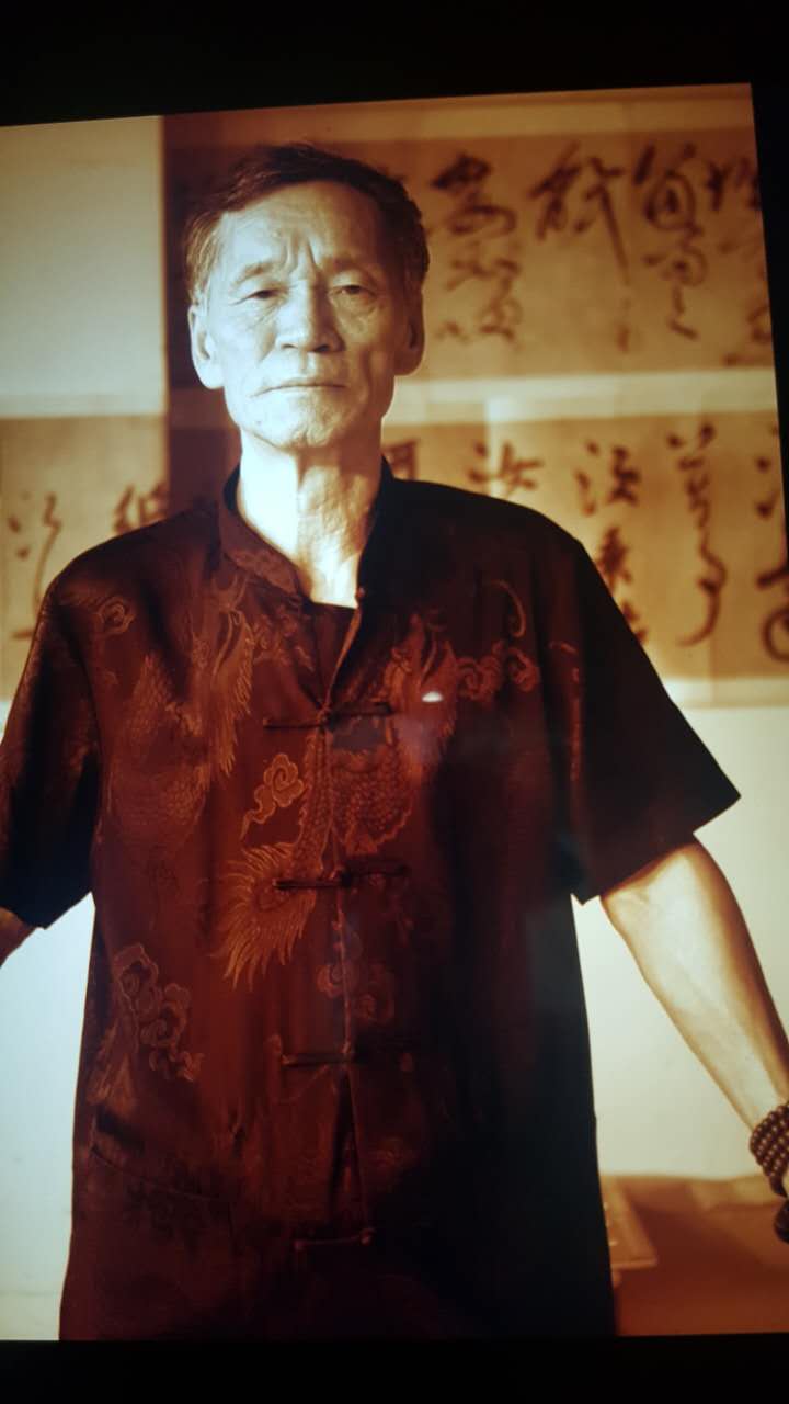 白狼_名人百科网